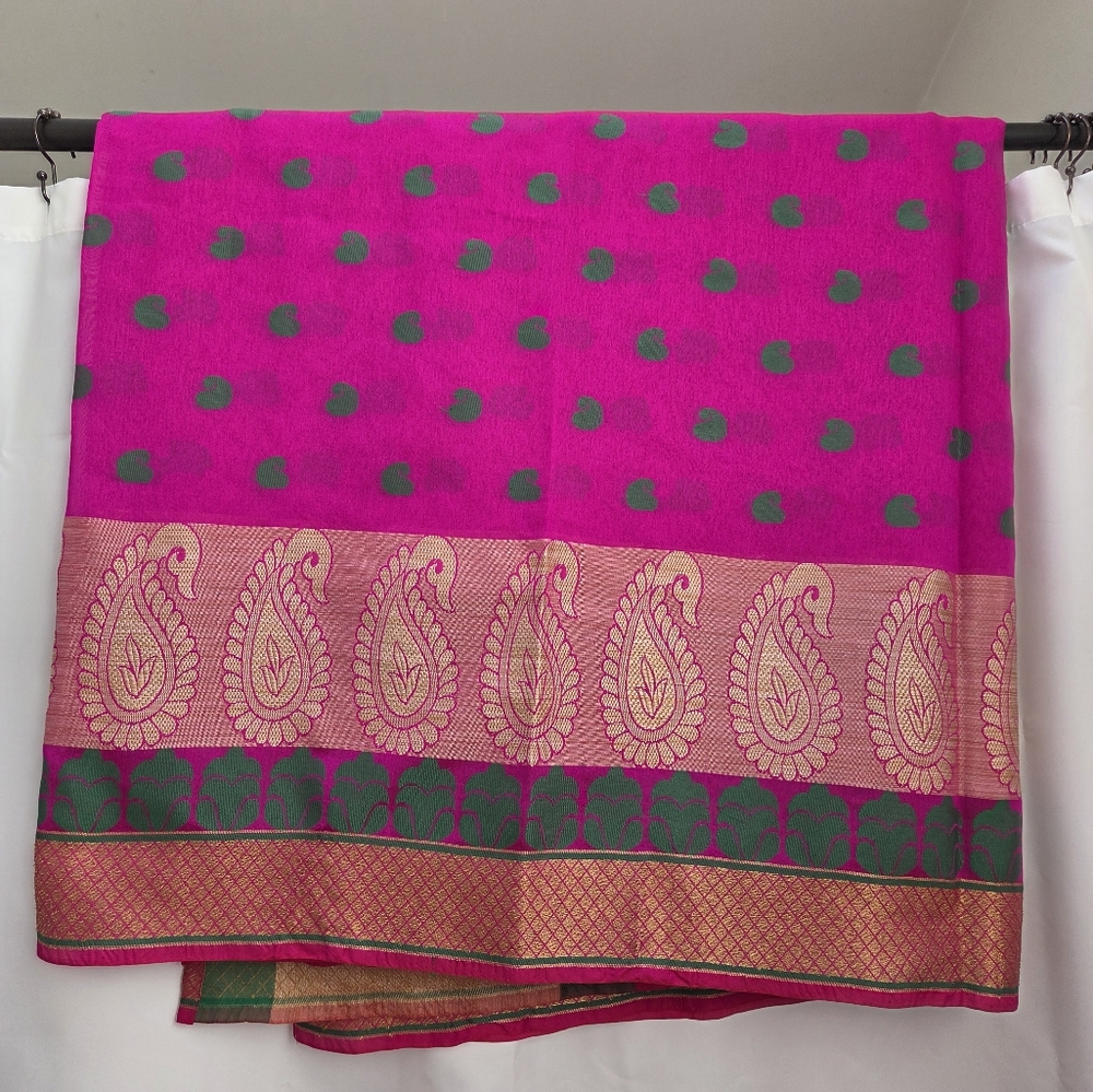 Vibrant Pink and Green Paisley Patterned Saree
